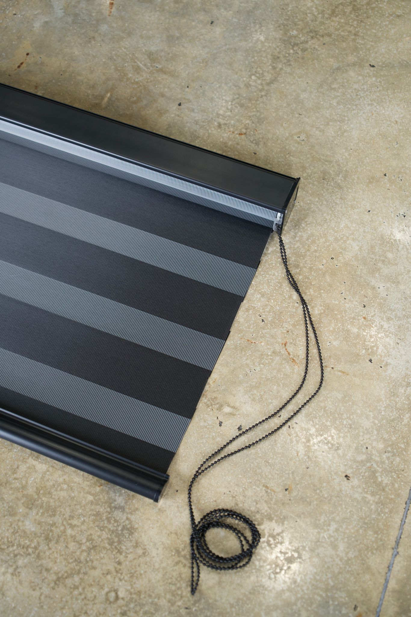 Duo Shades Blackout (Black)