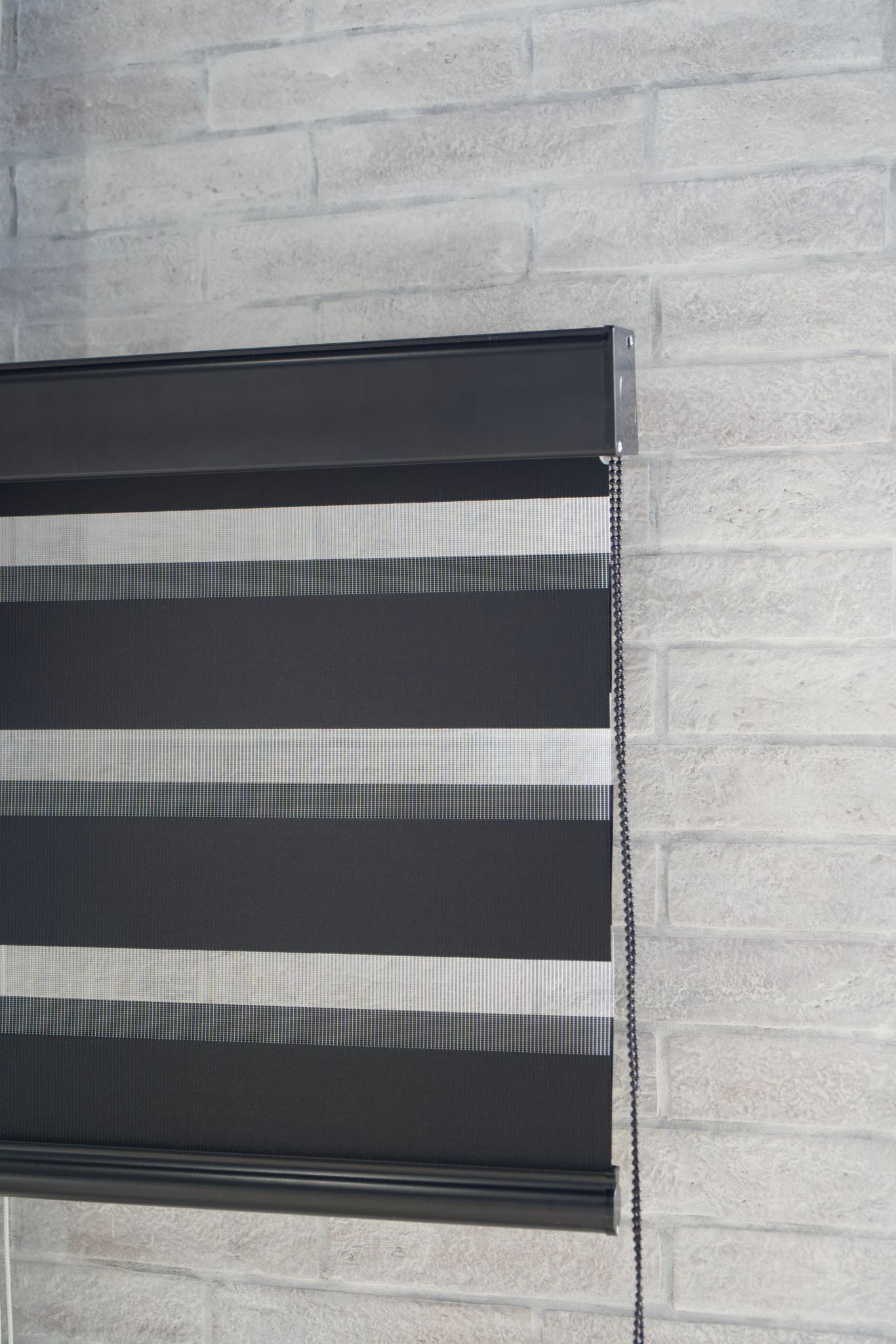 Duo Shades Blackout (Black)